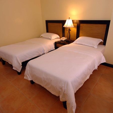 Planta Centro Bacolod Hotel & Residences Buitenkant foto