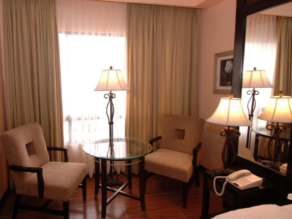 Planta Centro Bacolod Hotel & Residences Buitenkant foto
