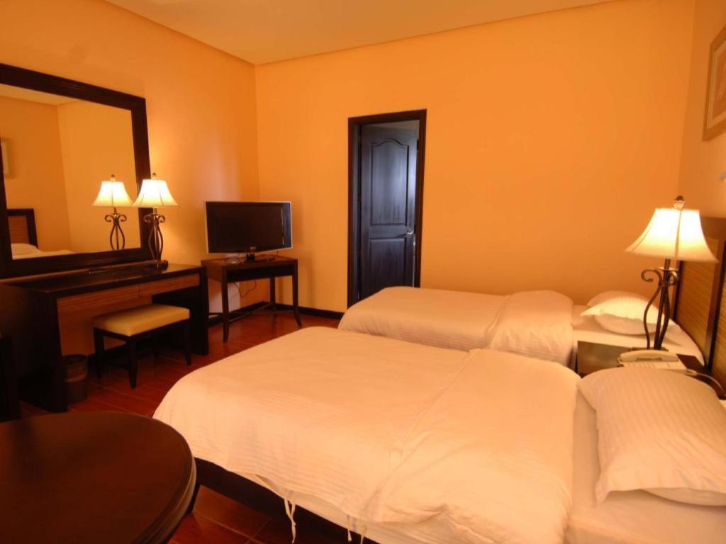 Planta Centro Bacolod Hotel & Residences Buitenkant foto