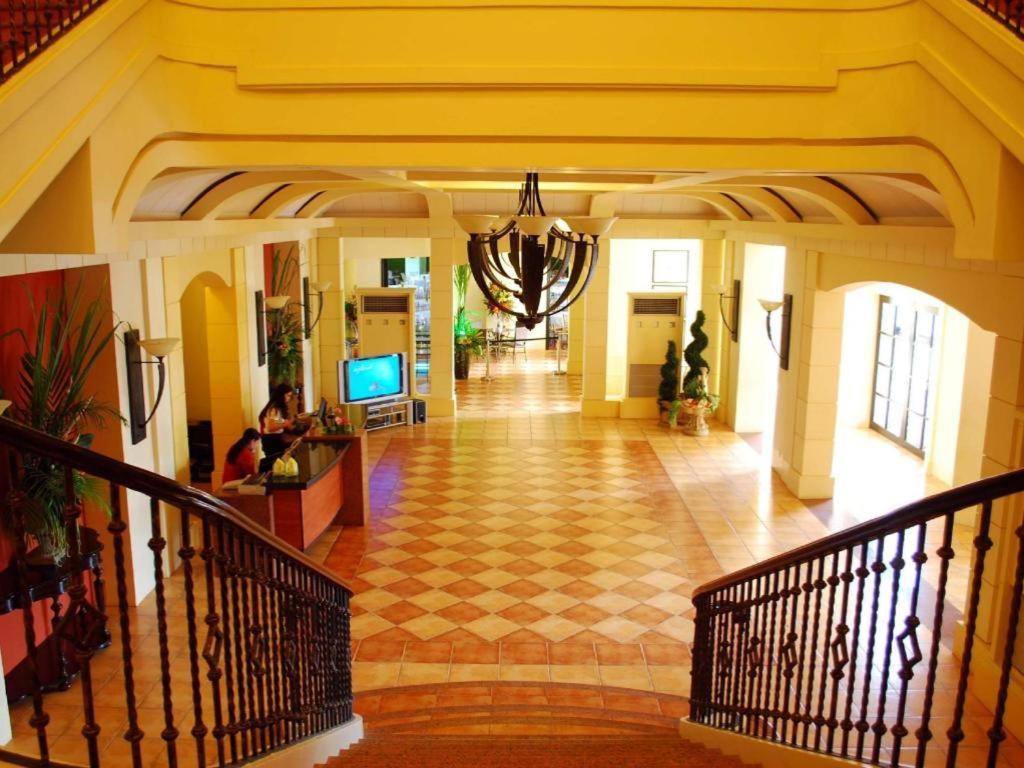 Planta Centro Bacolod Hotel & Residences Buitenkant foto