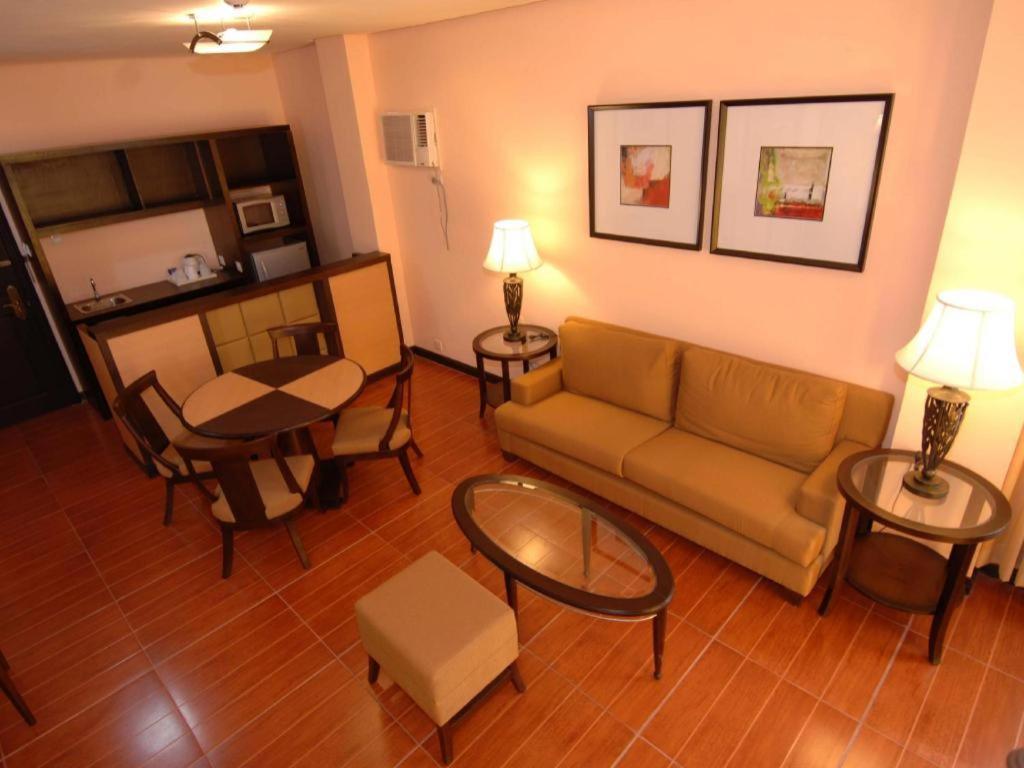 Planta Centro Bacolod Hotel & Residences Buitenkant foto