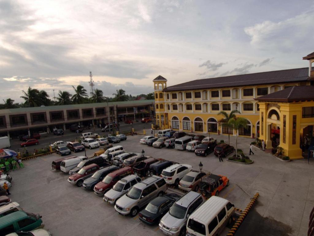 Planta Centro Bacolod Hotel & Residences Buitenkant foto