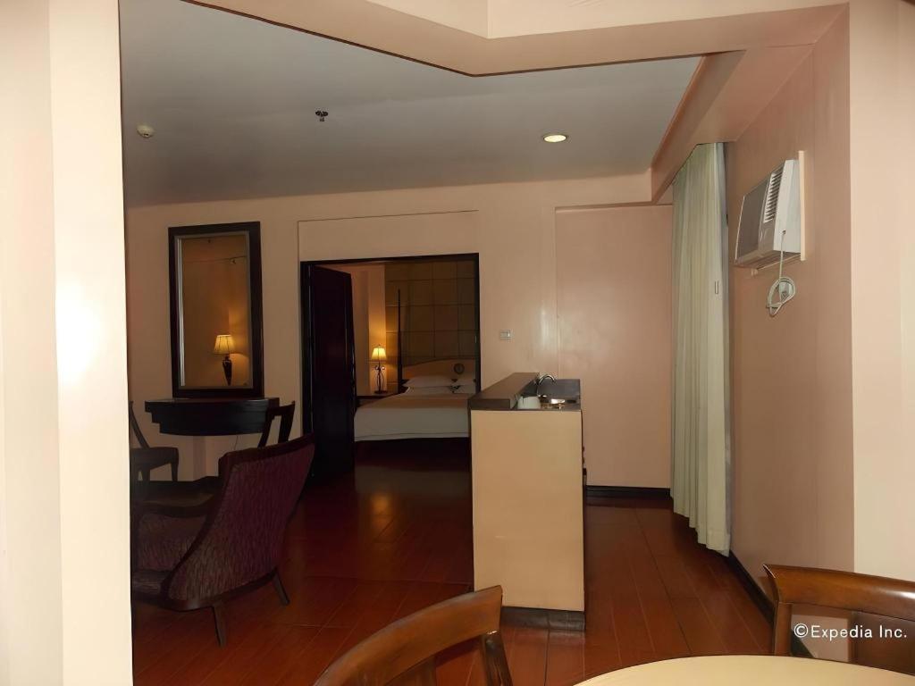 Planta Centro Bacolod Hotel & Residences Buitenkant foto