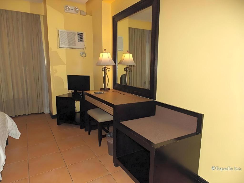 Planta Centro Bacolod Hotel & Residences Buitenkant foto