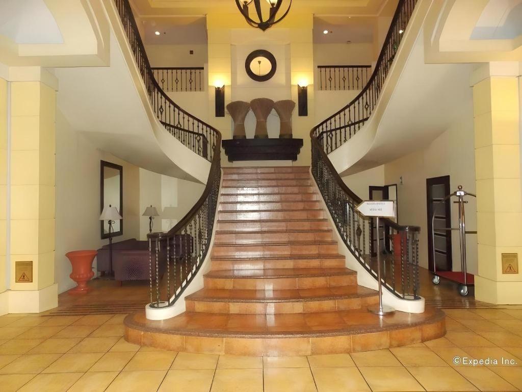 Planta Centro Bacolod Hotel & Residences Buitenkant foto
