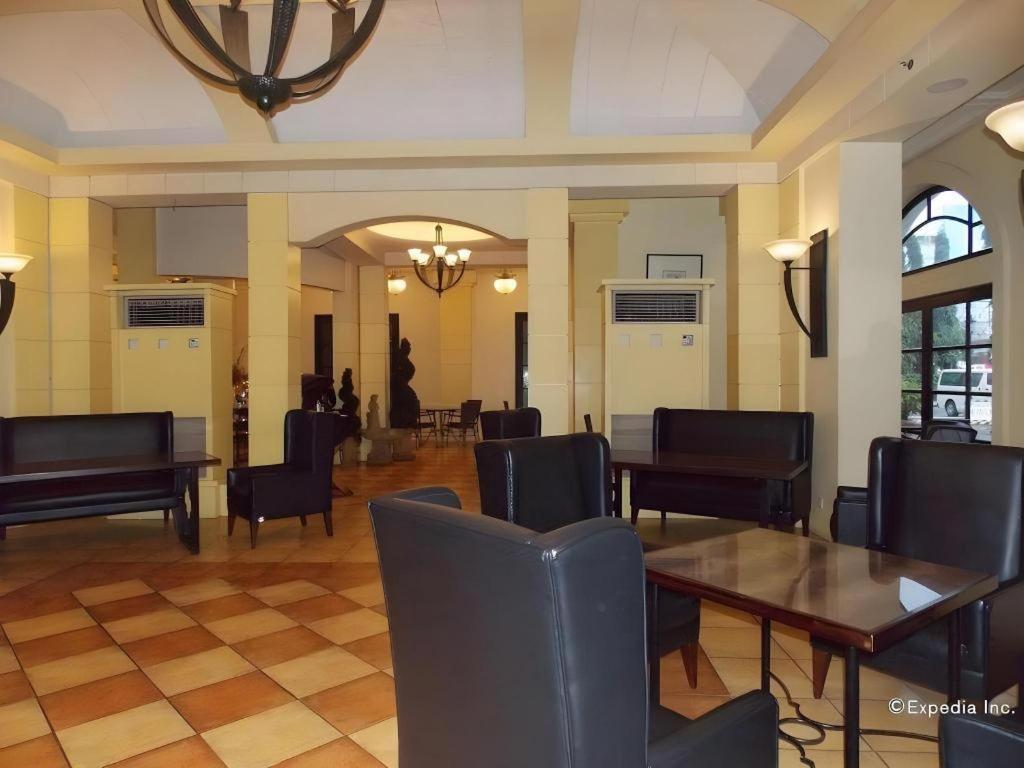 Planta Centro Bacolod Hotel & Residences Buitenkant foto