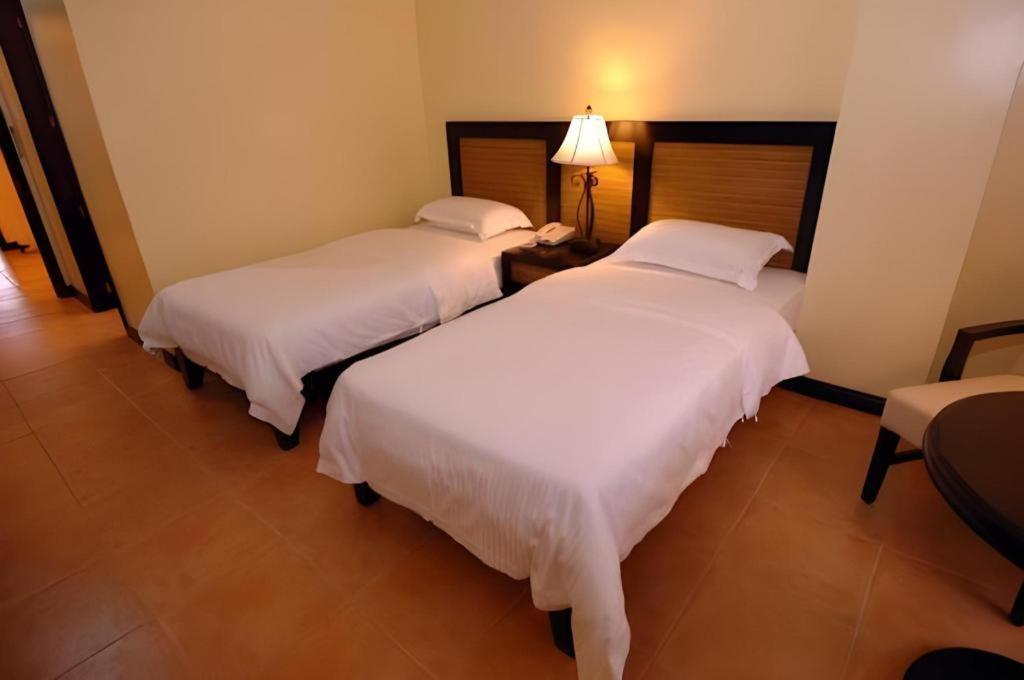 Planta Centro Bacolod Hotel & Residences Buitenkant foto