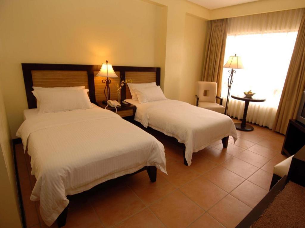 Planta Centro Bacolod Hotel & Residences Buitenkant foto