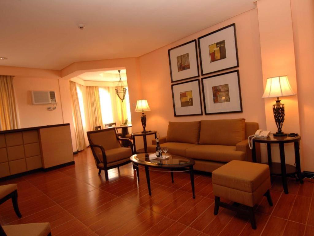 Planta Centro Bacolod Hotel & Residences Buitenkant foto
