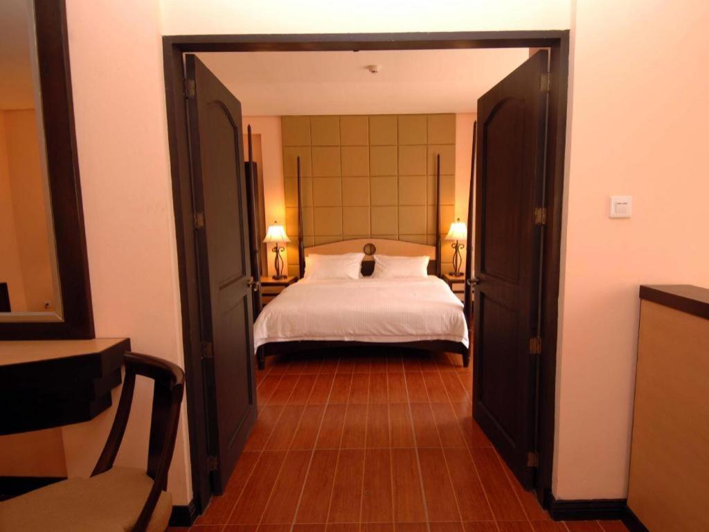 Planta Centro Bacolod Hotel & Residences Buitenkant foto