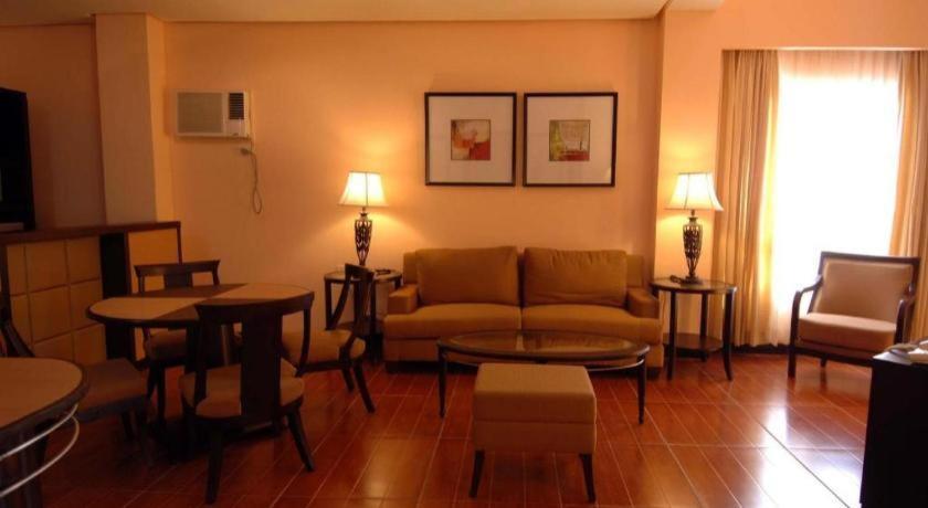 Planta Centro Bacolod Hotel & Residences Buitenkant foto