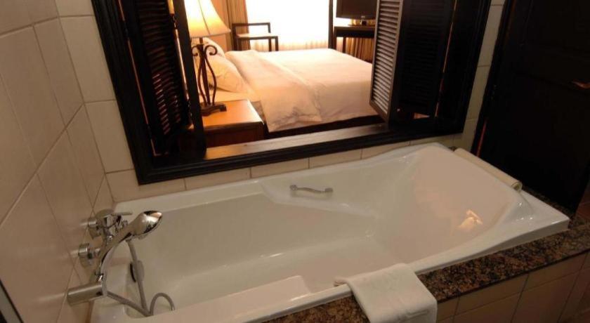Planta Centro Bacolod Hotel & Residences Buitenkant foto
