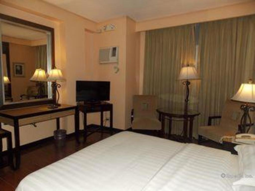 Planta Centro Bacolod Hotel & Residences Buitenkant foto