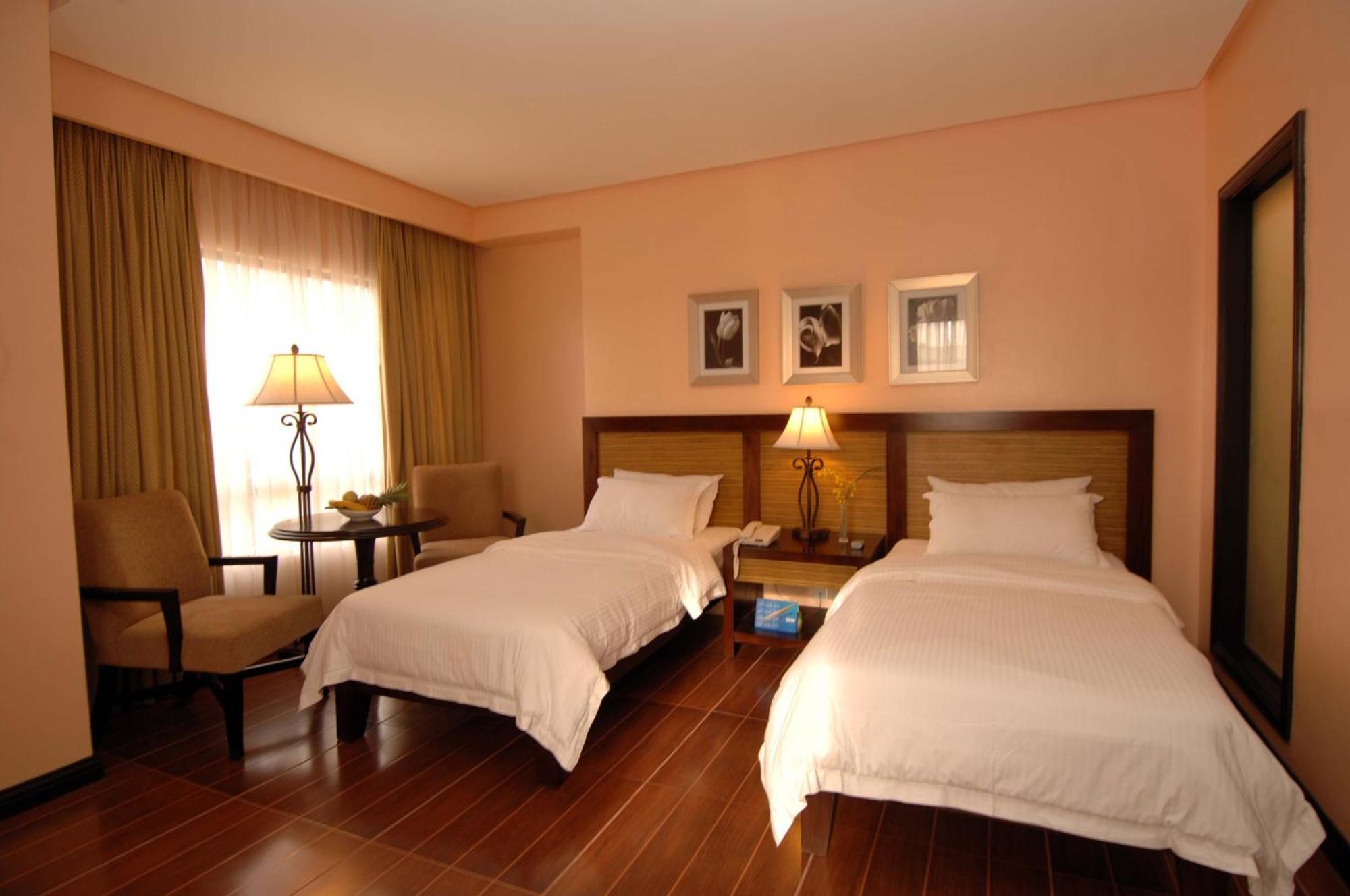 Planta Centro Bacolod Hotel & Residences Buitenkant foto