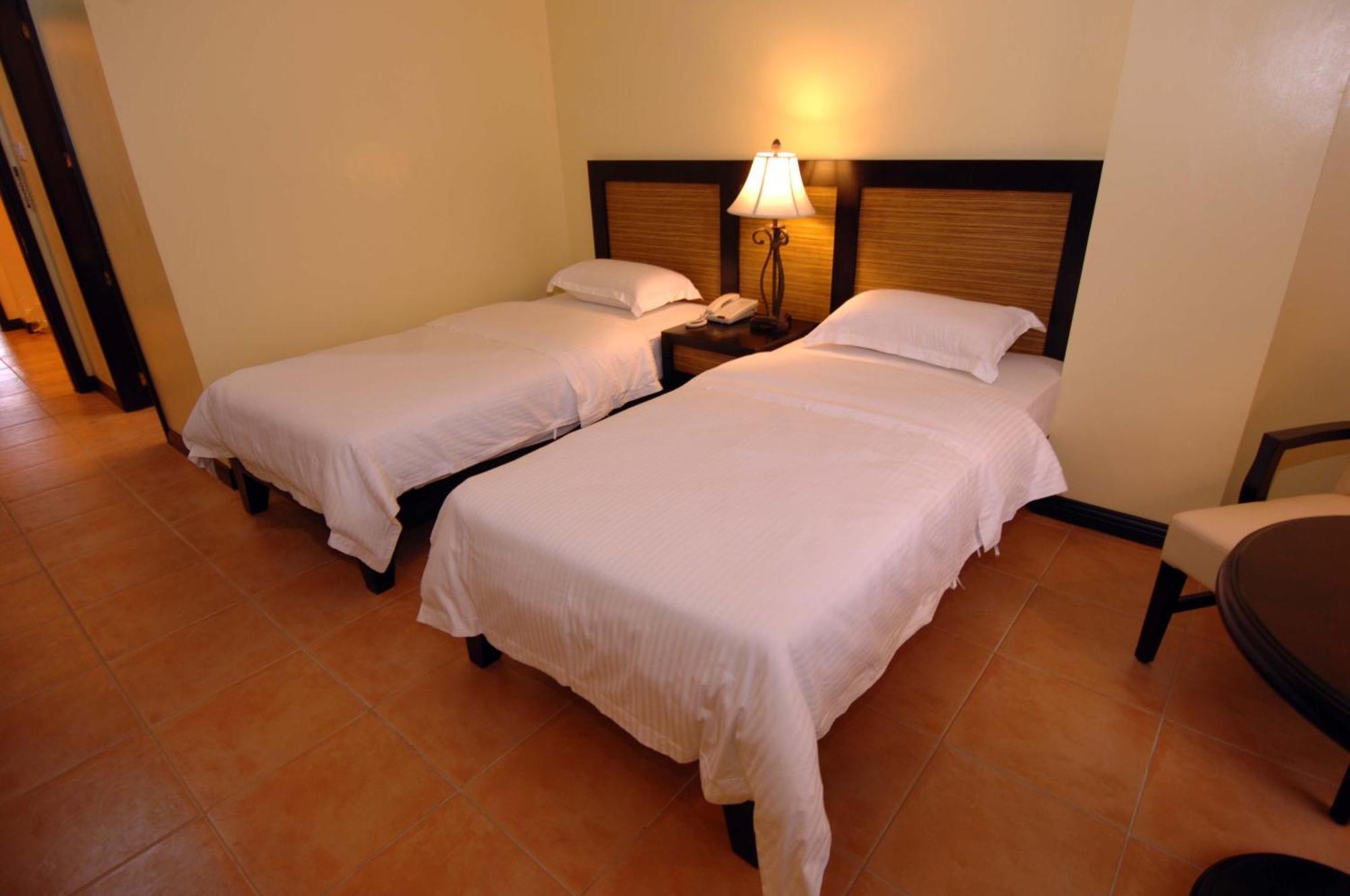 Planta Centro Bacolod Hotel & Residences Buitenkant foto
