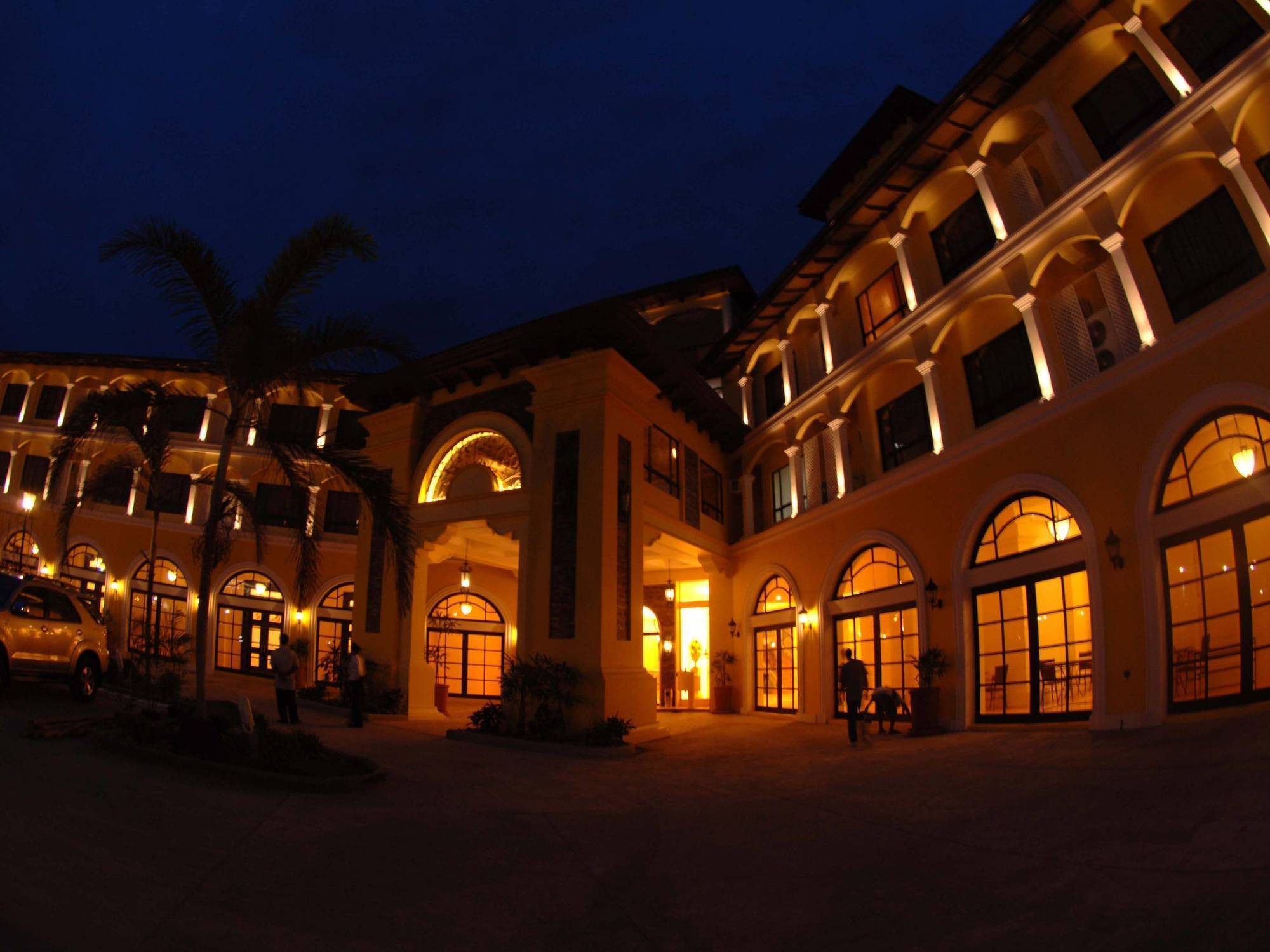 Planta Centro Bacolod Hotel & Residences Buitenkant foto